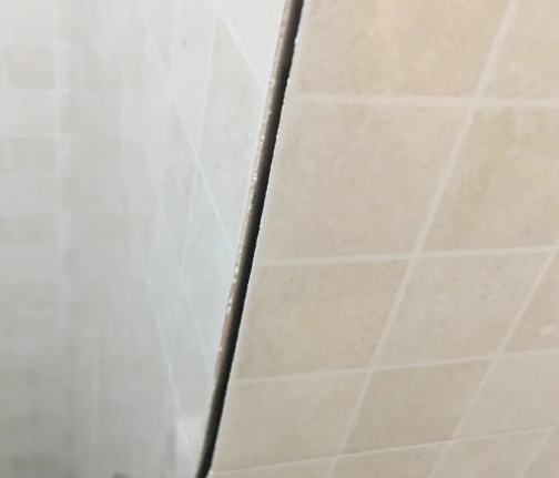 天津市瓷砖空鼓维修公司分享阳台瓷砖脱落的修复过程可以分为以下几个步骤